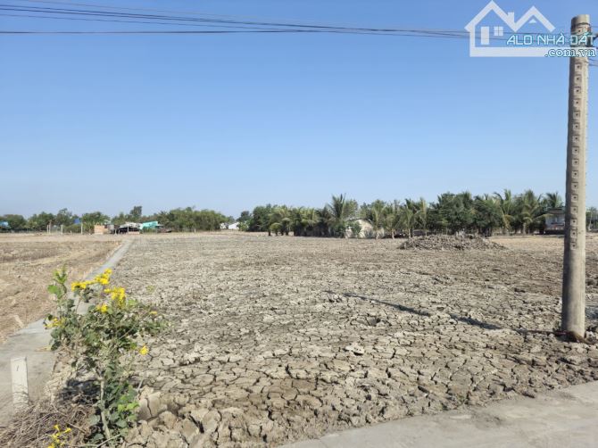 Chủ cần bán lô đất thổ cư mặt tiền đường diện tích 285m2, khu đông dân, gần quốc lộ 50 - 3