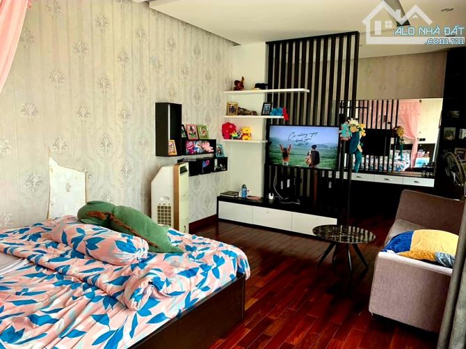 Bán biệt thự mặt tiền Tôn Đản, DT 565m2, 3 tầng, Đg 10.5m, giá 27.5 tỷ - 4