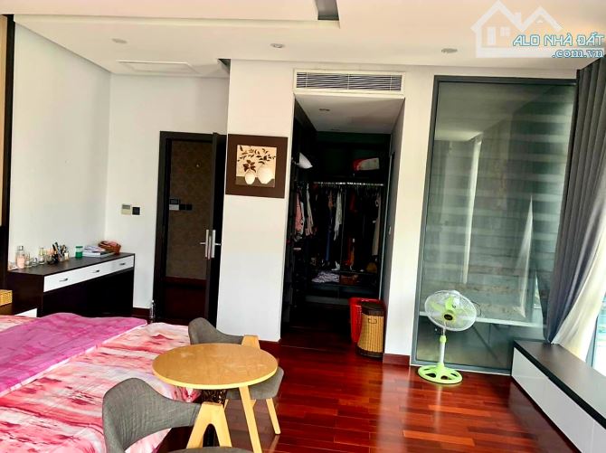 Bán biệt thự mặt tiền Tôn Đản, DT 565m2, 3 tầng, Đg 10.5m, giá 27.5 tỷ - 6
