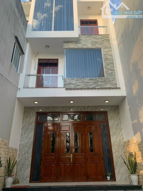 Bán nhà đẹp 3 tầng thoáng rộng đường 10m5 Cao Hồng Lãnh, gần Võ Chí Công, 4ty250 - 6