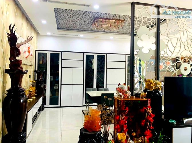 Bán biệt thự mặt tiền Tôn Đản, DT 565m2, 3 tầng, Đg 10.5m, giá 27.5 tỷ - 7