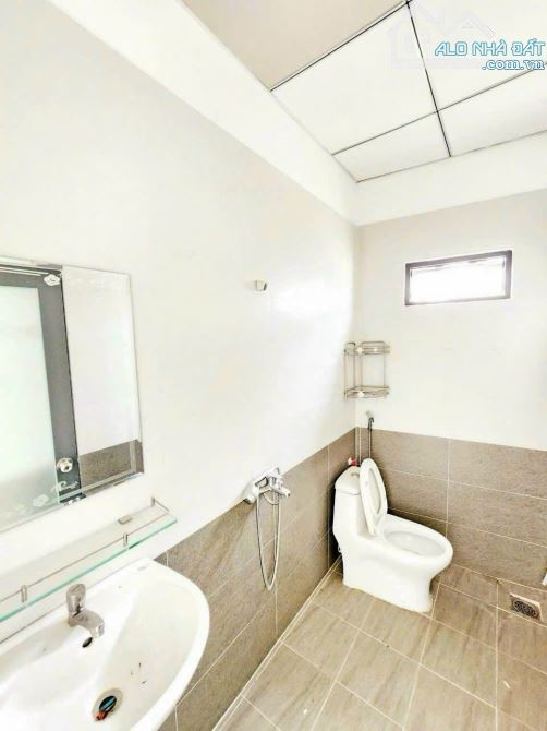 Nhà 2 mặt hẻm, có sân đậu xe hơi, p.Tân Phong, DTSD 132 m2, ngay cư xá Phúc Hải, trường Tâ - 7