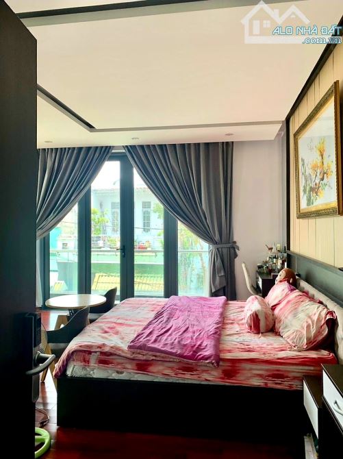 Bán biệt thự mặt tiền Tôn Đản, DT 565m2, 3 tầng, Đg 10.5m, giá 27.5 tỷ - 9