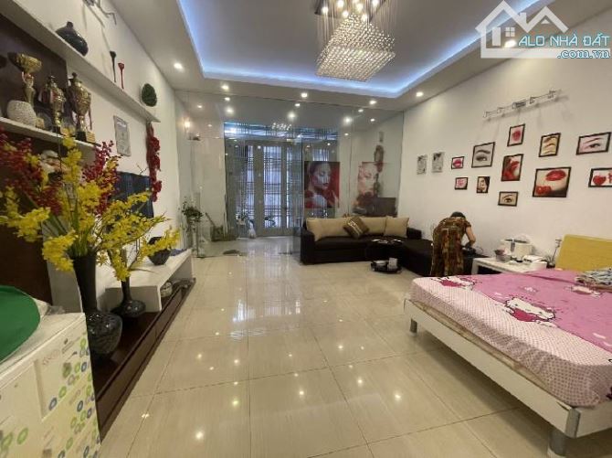 Cần Tiền Bán Nhà Nguyễn Văn Cừ, Long Biên 5T, 46m2 giá 10,7 tỷ (ngõ thông, ô tô nhỏ)