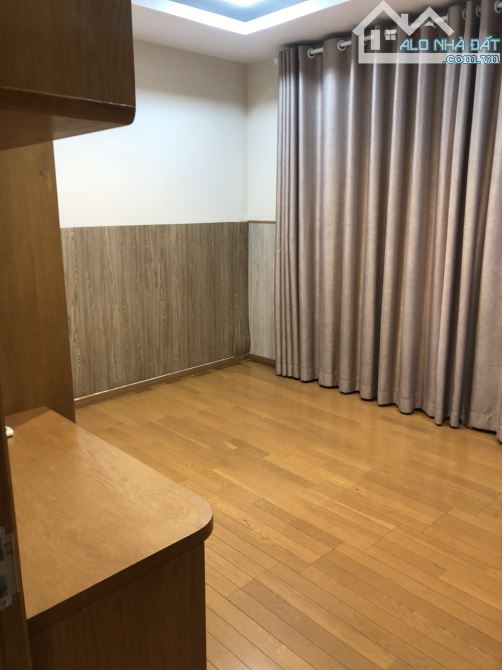Căn Hộ Đường Phổ Quang SKY CENTER - 100m2 3 Phòng Ngủ Nội Thất Cơ Bản 20TR