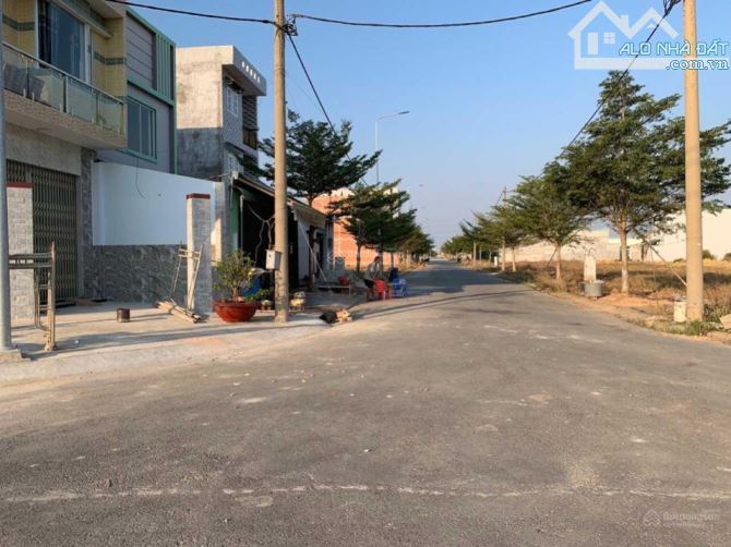 Ngộp giảm sâu bán gấp đất bình chánh Hoàng Phan Thái  122m2 full thổ shr 1 tỷ 1 - 1