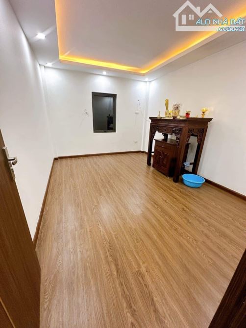 Bán Nhà gấp Định công Hạ , DT 40m2 , giá hơn 5 Tỷ , o to vào nhà , kinh doanh - 2