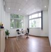 văn phòng 35m tại trung tâm Phú Mỹ Hưng quận 7, hỗ trợ sẵn bàn ghế, wifi