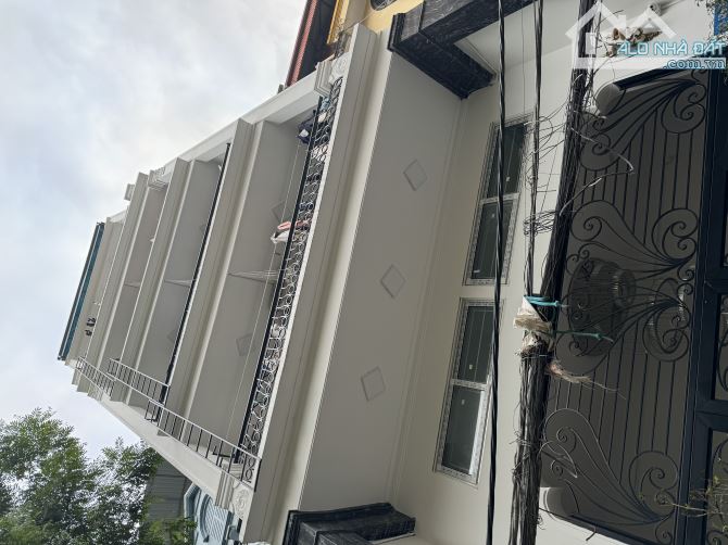 Bán tòa chung cư mini Trần Đại Nghĩa ô tô tránh 7 tầng thang máy dt 100m 27 phòng khép kín