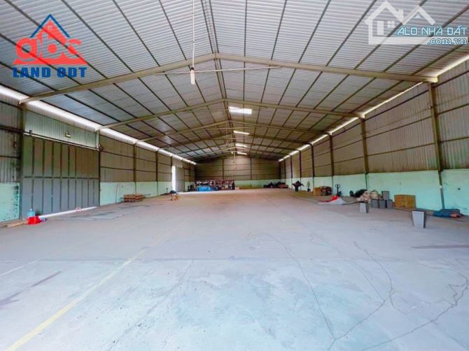 Bán xưởng 4000m2 Thiện Tân gần cây xăng Mỹ Đình .  -------------------------------