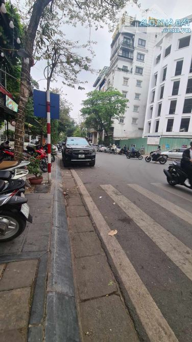 Mặt phố Nguyễn Khuyến Đống Đa giá rẻ như trong ngõ chỉ nhỉnh 200 triệu/m2