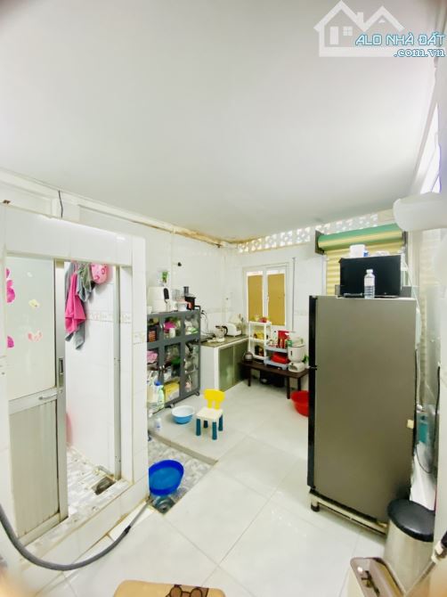 Ngô Gia Tự. Q10. Hẻm 3m thông 1 xẹt. Gần 50m2. 2 tầng. Nở hậu. Chỉ 5,x tỷ - 4