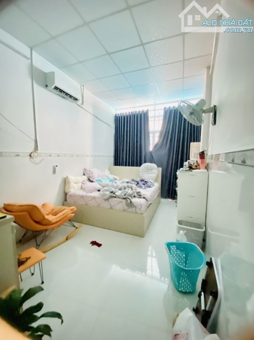 Ngô Gia Tự. Q10. Hẻm 3m thông 1 xẹt. Gần 50m2. 2 tầng. Nở hậu. Chỉ 5,x tỷ - 5