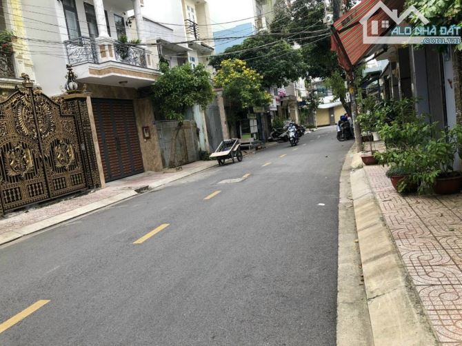 Cần bán gấp nhà biệt thự hẻm 91 Hòa Hưng, P12, Quận 10; 6,2 x 25m; 2 lầu, giá chỉ 27.5  tỷ