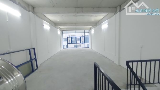 Cho thuê nhà đường Tố Hữu, Hà Đông, HN. DT 80m, 5 tầng, MT 6m, thông sàn ô tô đỗ cửa. Giá - 10