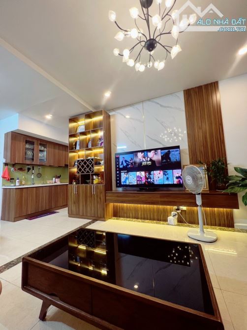 Cho thuê căn hộ chung cư Comatce Towner 145m2,3Pn Giá 18,5tr - 1