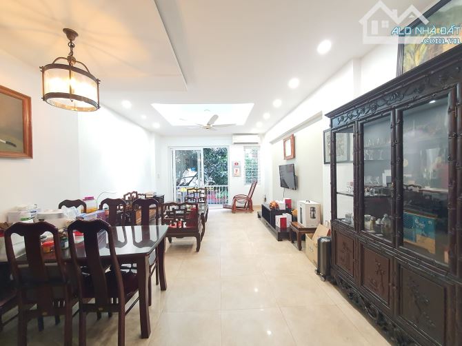 Bán nhà phố Lương Thế Vinh, DT 125m2, MT 10.5m,  Ngõ ô tô. Dòng tiền. - 1