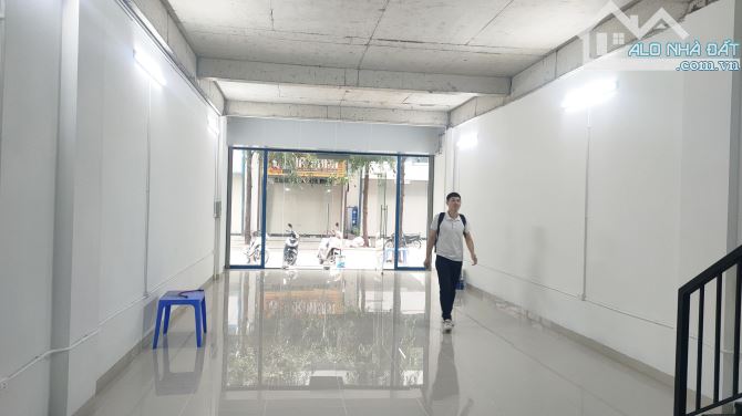 Cho thuê nhà đường Tố Hữu, Hà Đông, HN. DT 80m, 5 tầng, MT 6m, thông sàn ô tô đỗ cửa. Giá - 2
