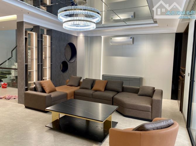 Bán nhà phố Cổ Linh, Long Biên. DT 80m², mặt tiền 5m, nhà 5 tầng, nội thất xịn cao cấp - 2
