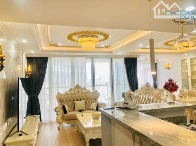 Bán Căn Hộ Satra Eximland ,Căn Penthouses ,3PN ,3WC ,400m2, Full Nội Thất, Giá 19 Tỷ 5 SHR