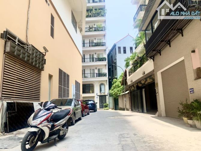 Lạc Long Quân – APARTMEN 8 tầng thang máy vài bước chân ra Hồ tây.