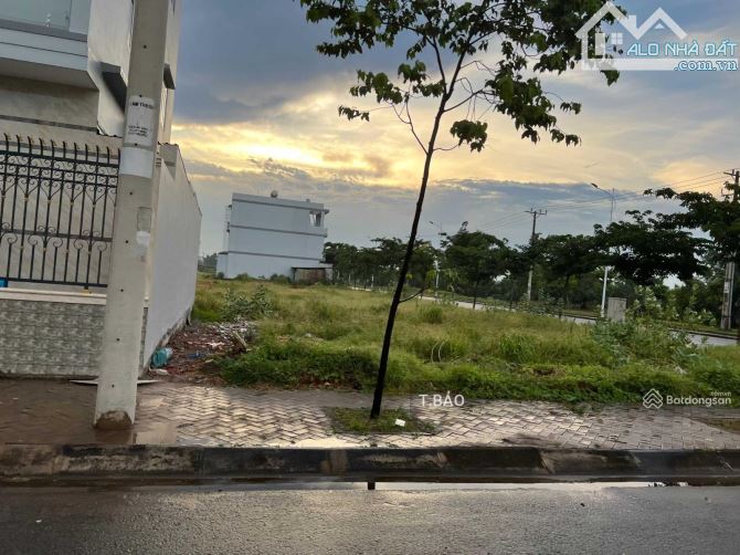 Cần bán miếng đất 150m2, ngay chung cư MARINA, đường nhựa thông thẳng ra QUỐC LỘ 13