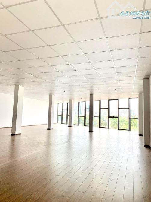 BÁN TÒA NHÀ VĂN PHÒNG HOÀNG CẦU VIEW HỒ, DT 220M2, MT 10.5M CHO THUÊ GẦN 4 TỶ/NĂM - 1