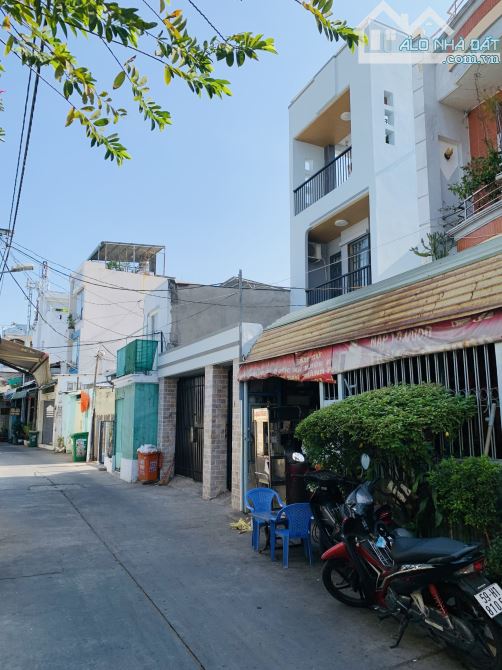 BÁN NHÀ TỈNH LỘ 10, GIÁP Q6, 110m2, 5.5x20, 3 TẦNG, VỪA Ở SAU CHO THUÊ 10tr/th, CHỈ 7 TỶ. - 1