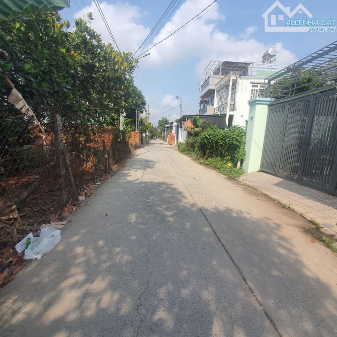 Căn Nhà 1 trệt 2 lầu Tuyệt Đẹp, Mặt Tiền Đường Bê Tông Lớn, View Nhìn Ra Rạch Bình Nhâm - 1