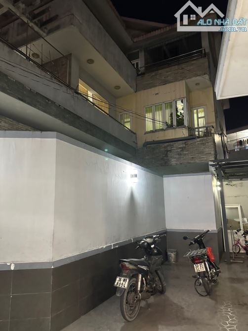 Bán dãy trọ 41 phòng + biệt thự thu nhập 100tr/tháng, Quốc lộ 1A, Linh Xuân. 810m2/24 tỷ. - 1