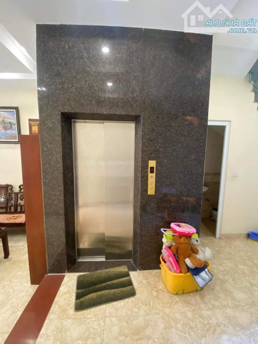 Hoàng Quốc Việt – phân lô 5 tầng thang máy vỉa hè rộng, ô tô đỗ. - 2