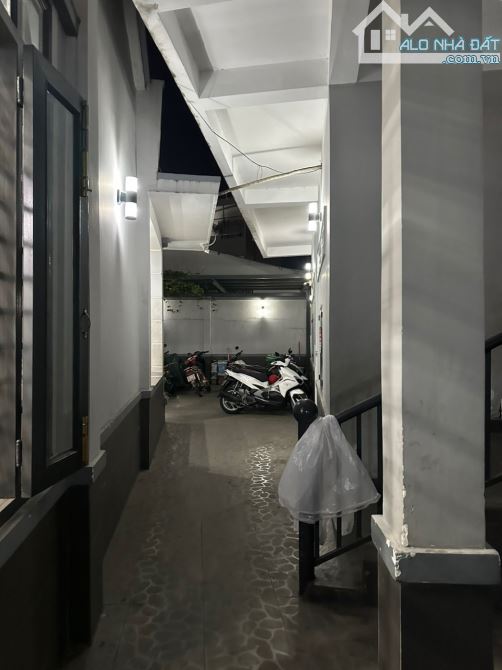 Bán dãy trọ 41 phòng + biệt thự thu nhập 100tr/tháng, Quốc lộ 1A, Linh Xuân. 810m2/24 tỷ. - 2