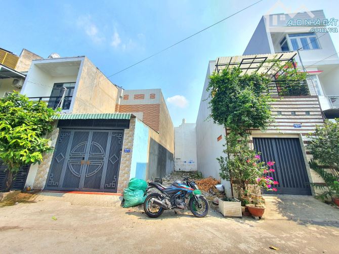 Bán đất hẻm 39, đường 102, Lã Xuân Oai, Tăng Nhơn Phú A, Q9. - DT 75m2 (4x19) - Giá 5 tỷ - 1