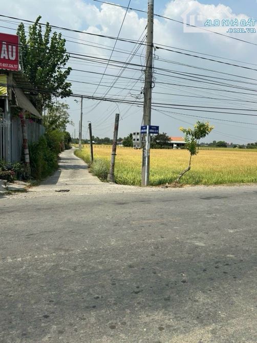 Lô Góc 2 mặt tiền đường bê tông 4m Tân Phước Tây, huyện Tân Trụ, Long An DT: 244m2 thổ cư