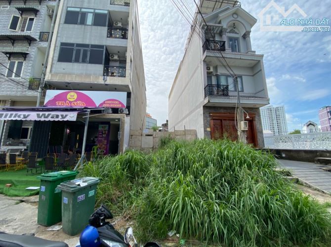 Đất hẻm xe hơi đường Dương Văn Cam phường Linh Tây. Vị trí xây căn hộ dịch vụ quá tiện lợi