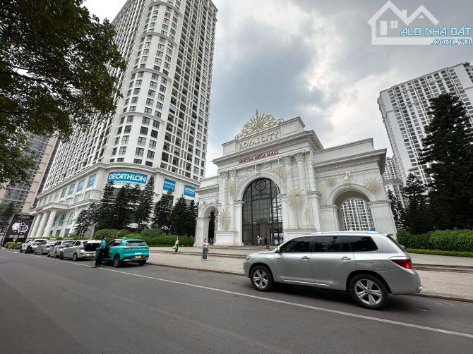 Tòa nhà văn phòng Nguyễn Trãi 3 thoáng dt 200m2 x 6t, mt 7.8m giá 75 tỷ.