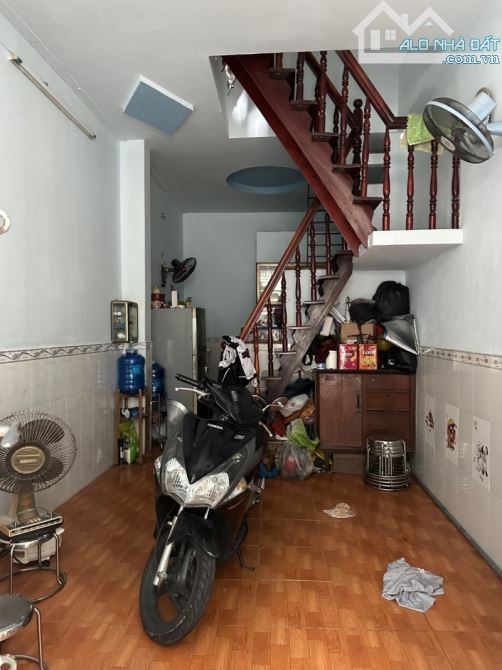 **SÁT QUẬN 1 - DƯƠNG BÁ TRẠC QUẬN 8 - DT 100M2 - NỞ HẬU - 5 TỶ.**
