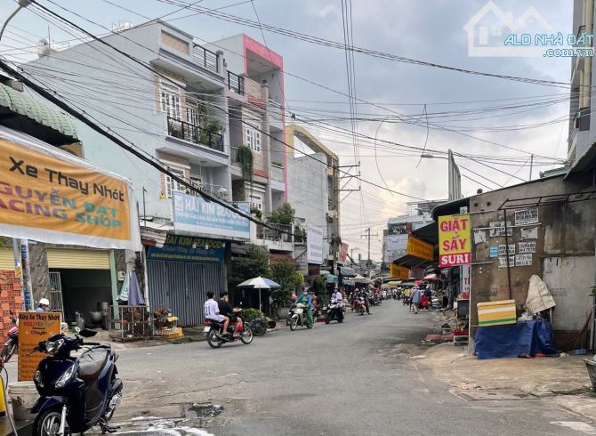 MT Nguyễn Thị Thơi Ngay Chợ giãn dân, DT: 4,6x25m, CN: 120m2, giá 6,6 tỷ