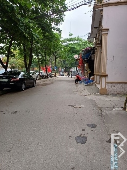 Đất đẹp phân lô ô tô, tặng nhà C4, diện tích 54m2, giá đầu tư