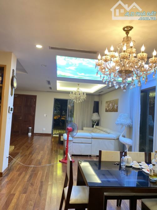 chủ bán biệt thự góc Gamuda dt:235m2 3,5 tầng full nội thất cao cấp view cv giá 50 tỷ