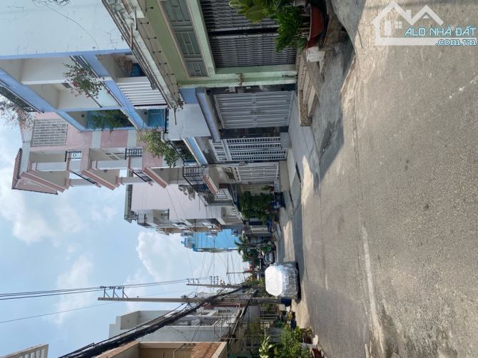 Nhỉnh 3 tỷ nhà 4x17m 3 tầng, ngay Nguyễn Thị Sóc, Bà Điểm, Hocmon