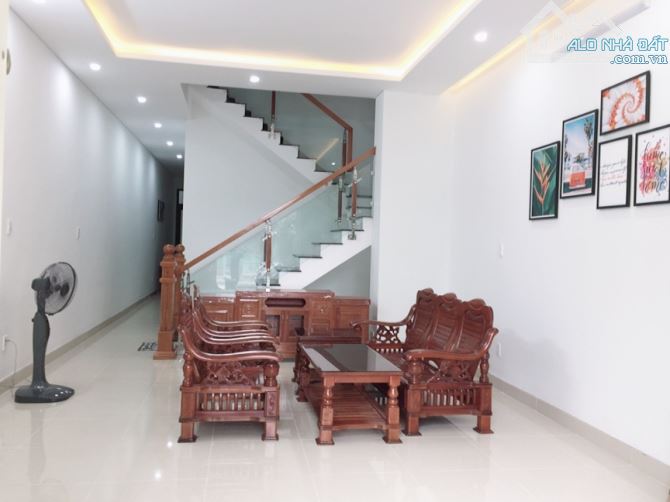 Cho thuê nhà mặt tiền 3.5 tầng đường Khúc Hạo, Sơn Trà, Đà Nẵng