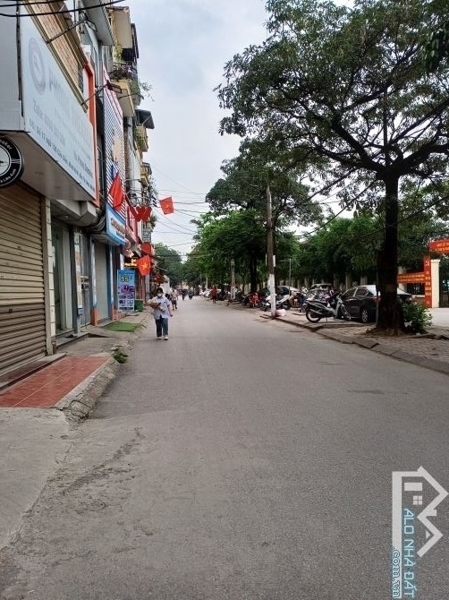 Đất đẹp phân lô ô tô, tặng nhà C4, diện tích 54m2, giá đầu tư - 2