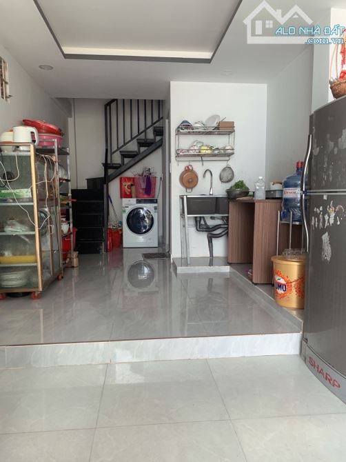 Nhỉnh 3 tỷ nhà 4x17m 3 tầng, ngay Nguyễn Thị Sóc, Bà Điểm, Hocmon - 2