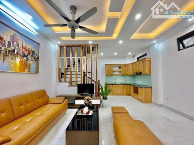 Nhà đẹp trung tâm Tây Mỗ, xây 5 Tầng, 4 phòng, ngay đường lớn, kinh doanh, ô tô đỗ