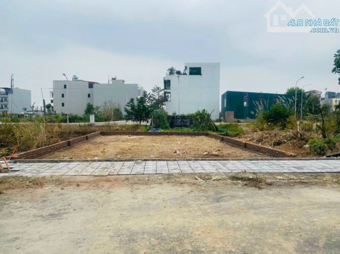 Bán lô đất 115m2 đất phận lô khu đất dịch vụ 25ha, vị trí đẹp đường 3 ô tô tránh, giá rẻ
