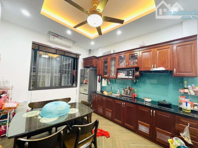 Nhỉnh 9 tỷ , nhà đẹp, lô góc, tặng nội thất xịn Mỗ Lao, Hà Đông 45m2 - 1