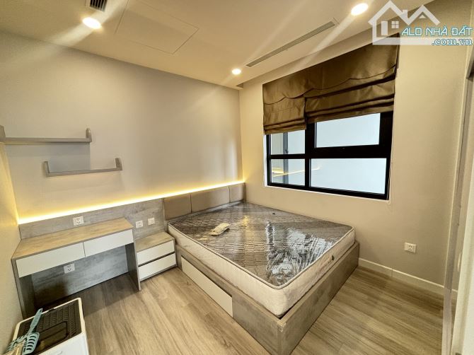Cho thuê căn hộ Golden West Lê Văn Thiêm 2 phòng ngủ full đồ giá chỉ 13 triệu/tháng