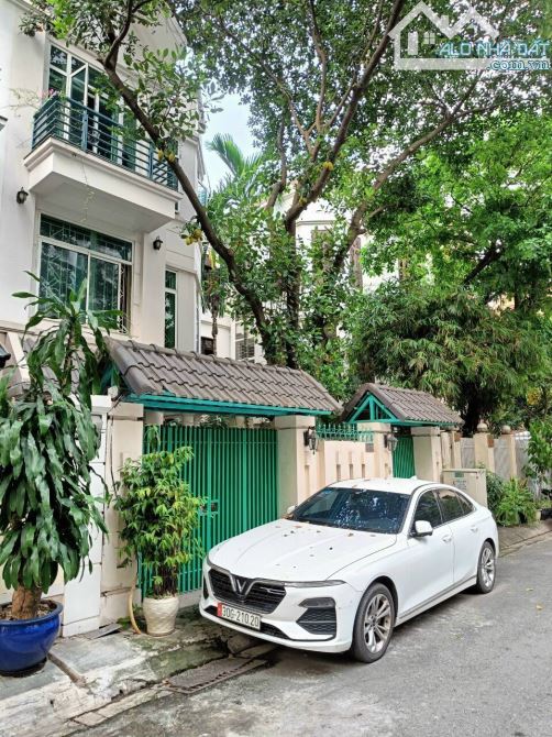 Bán gấp biệt thự Nguyễn Huy Tưởng 4 tầng 174m2 vỉa hè rộng, ô tô vào nhà, cho thuê, KD tốt