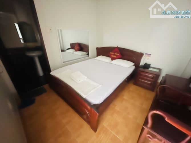 Bán gấp nhà mặt tiền Cao Đạt Quận 5, 52m2, 4 tầng 10 phòng, chỉ 11 tỷ nhỉnh